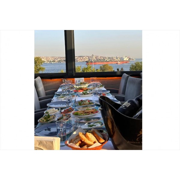 By Muzaffer Beşiktaş Balıkçısı Muhteşem Boğaz Manzarası Eşliğinde Yemek Menüsü KİŞİ BAŞI 4
