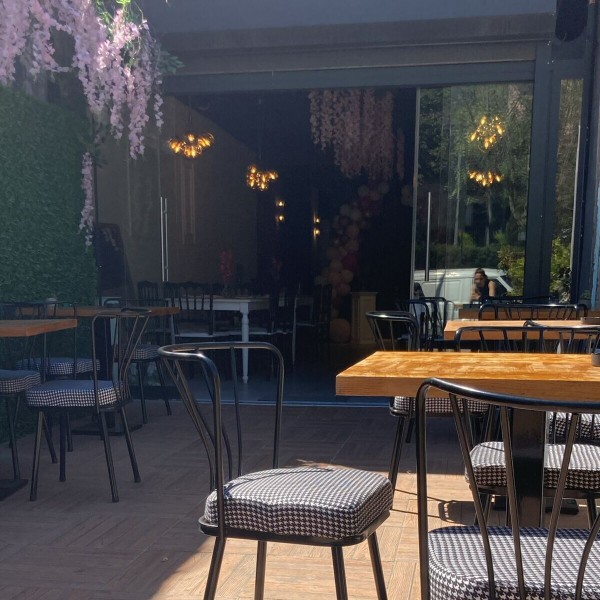 KADIKÖY    Miam Cafe'de Zengin Serpme Kahvaltı Menüsü 3