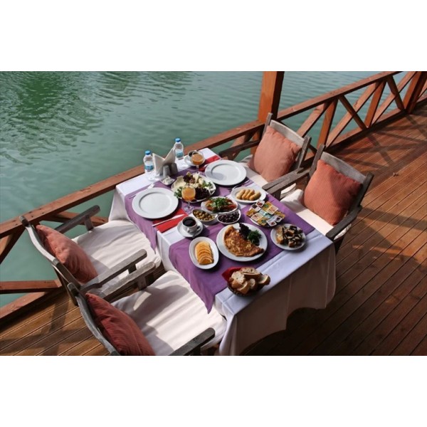 Ağva Alesta Butik Otel'de Nehir Kenarında Enfes Serpme Kahvaltı KİŞİ BAŞI 2