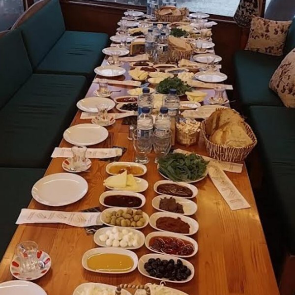 BÜYÜKÇEKMECE     Diyarbakır Yöre Evi'nden Yöresel Kahvaltı Menüsü 4