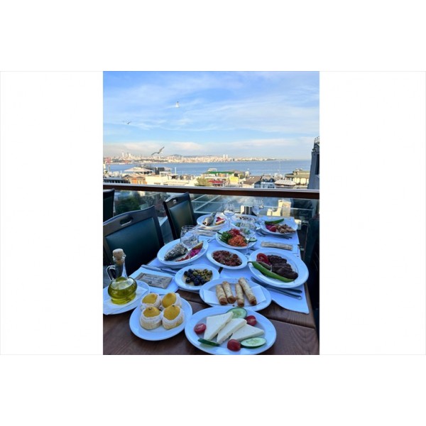 By Kinyas Restaurant'ta Deniz Manzaralı 2 Adet Yerli İçecek Eşliğinde Fix Menü 2