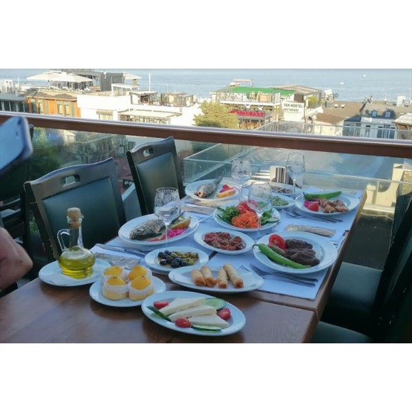 By Kinyas Restaurant'ta Deniz Manzaralı 2 Adet Yerli İçecek Eşliğinde Fix Menü 3