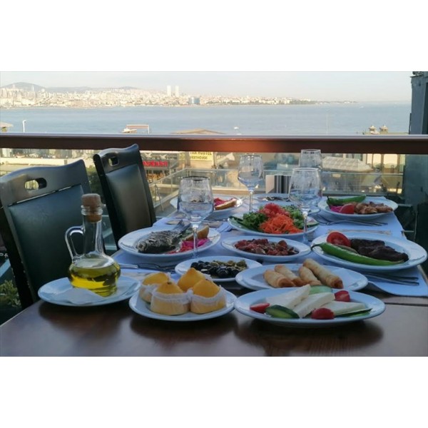 By Kinyas Restaurant'ta Deniz Manzaralı 2 Adet Yerli İçecek Eşliğinde Fix Menü 4