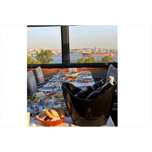 By Muzaffer Beşiktaş Balıkçısı Muhteşem Boğaz Manzarası Eşliğinde Yemek Menüsü KİŞİ BAŞI 5