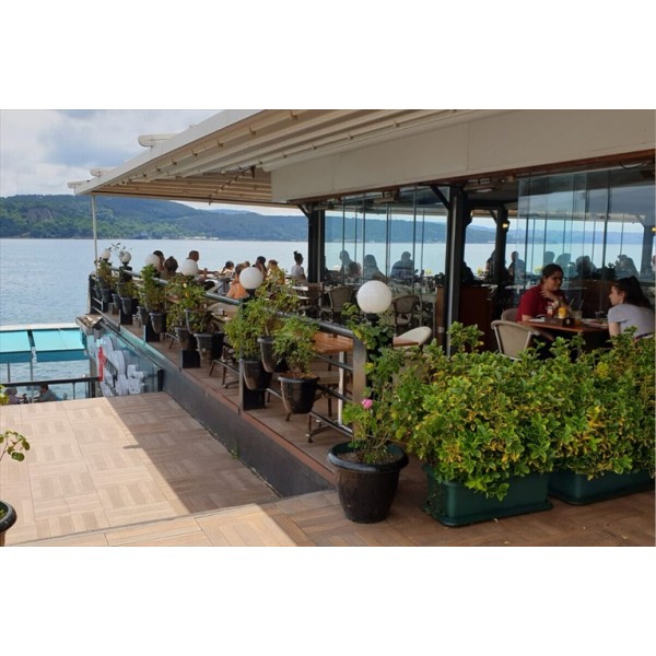 Göze Sarıyer'de Boğaz Manzarası Eşliğinde Tek Kişilik Akşam Yemeği