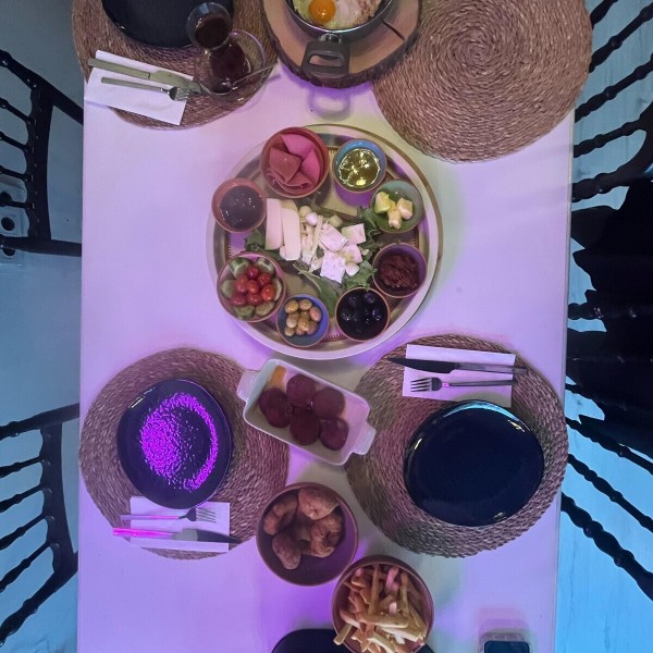 KADIKÖY    Miam Cafe'de Zengin Serpme Kahvaltı Menüsü 4