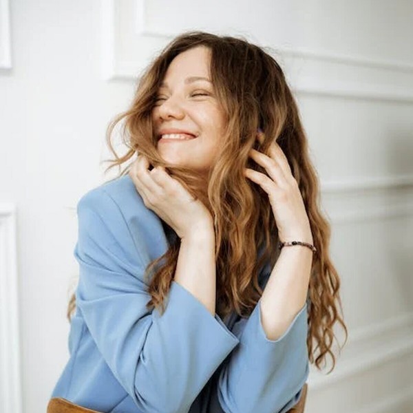 KADIKÖY  Salon Ay Saç Tasarım'dan Bakımlı ve Canlı Görünmenizi Sağlayacak Saç ve Kişisel Bakım Paketleri 4