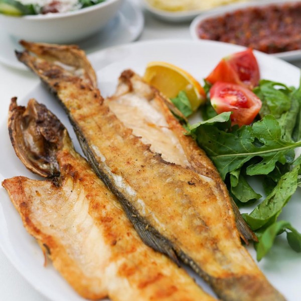 Sarıyer Garipçe de Qarip restauranttan deniz manzarası eşliğinde Balık menüsü 4