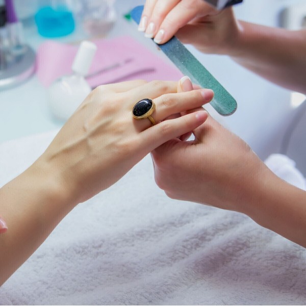 ŞİŞLİ   Yeşim'in Güzellik Atölyesi'nde Manikür, Pedikür, Kalıcı Oje ve Protez Tırnak Uygulamaları 2