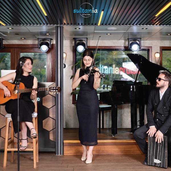 Boğaz’da Sultania Cruise Farkıyla  Benzersiz Serpme Kahvaltı 3