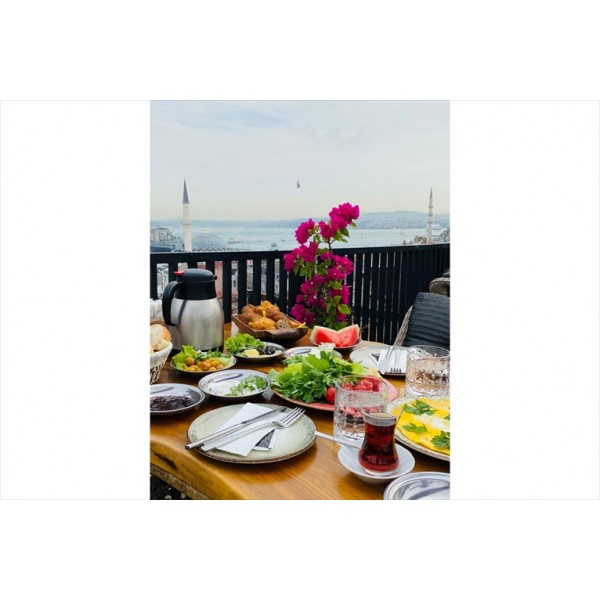 VeraLux Lounge'da Deniz Manzarası Eşliğinde Zengin İçerikli Serpme Kahvaltı Menüsü Kişi Başı 2