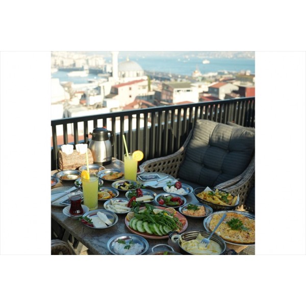 VeraLux Lounge'da Deniz Manzarası Eşliğinde Zengin İçerikli Serpme Kahvaltı Menüsü Kişi Başı 3