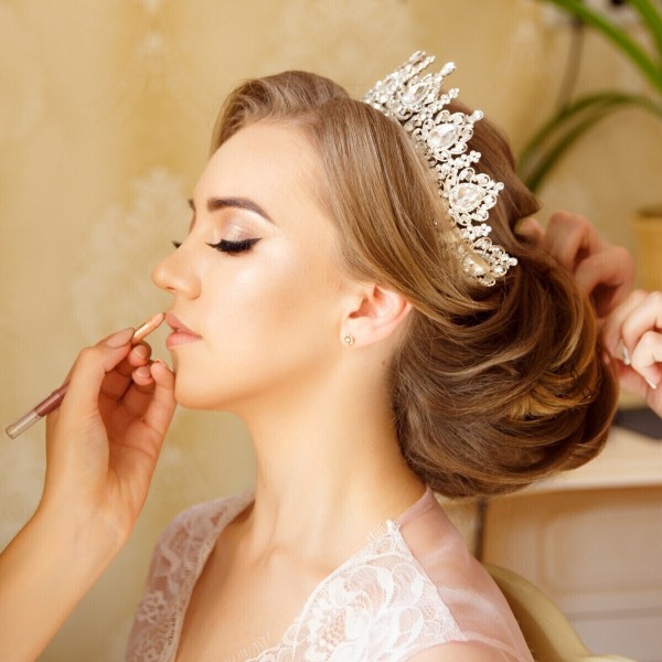 Yeliz Meriç Kuaför ve Güzellik – Mecidiyeköy’de Gelin Saçı ve Makyajı ile Düğün Gününe Hazır Ol! 2