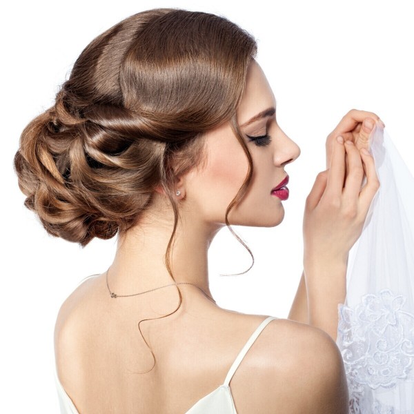 Yeliz Meriç Kuaför ve Güzellik – Mecidiyeköy’de Gelin Saçı ve Makyajı ile Düğün Gününe Hazır Ol! 3