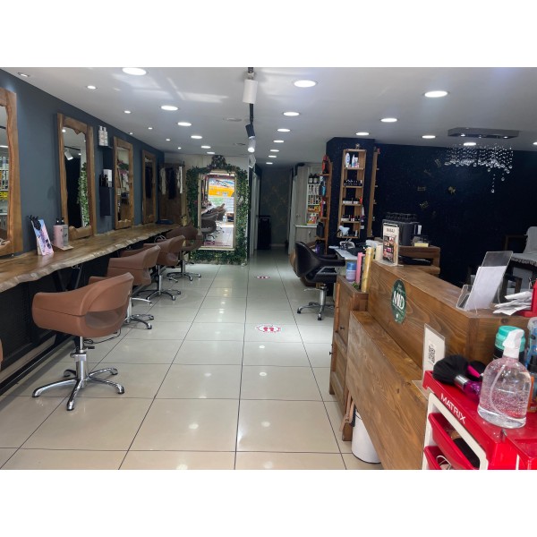 Yeliz Meriç Kuaför ve Güzellik – Mecidiyeköy’de Manikür, Pedikür ve Kalıcı Oje Fırsatı!