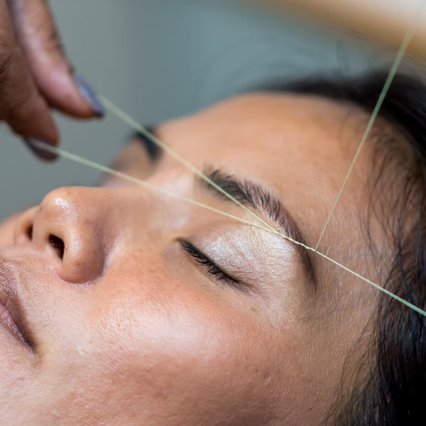 İzmir Bostanlı Burçin Öyke Beauty Center’da Kaş Şekillendirme Uygulaması 3