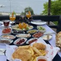 BEYLİKDÜZÜ  Pera Teras'ta Deniz Manzarası Eşliğinde Serpme Kahvaltı Keyfi KİŞİ BAŞI 1