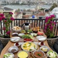 VeraLux Lounge'da Deniz Manzarası Eşliğinde Zengin İçerikli Serpme Kahvaltı Menüsü Kişi Başı 1